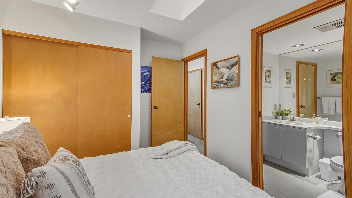 1102 Alta Vista Point