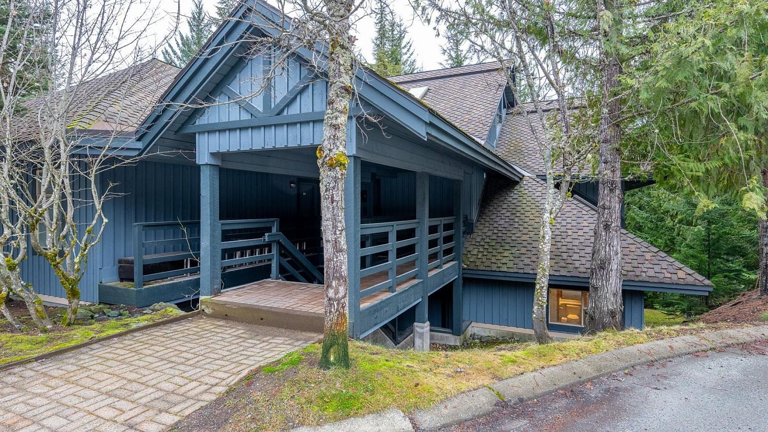 1102 Alta Vista Point