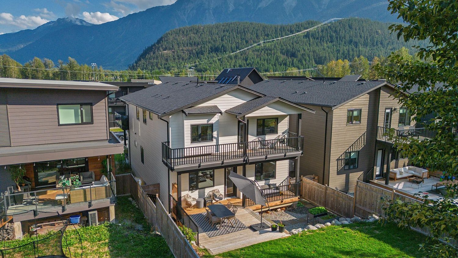 2026 Tiyata Boulevard, Pemberton