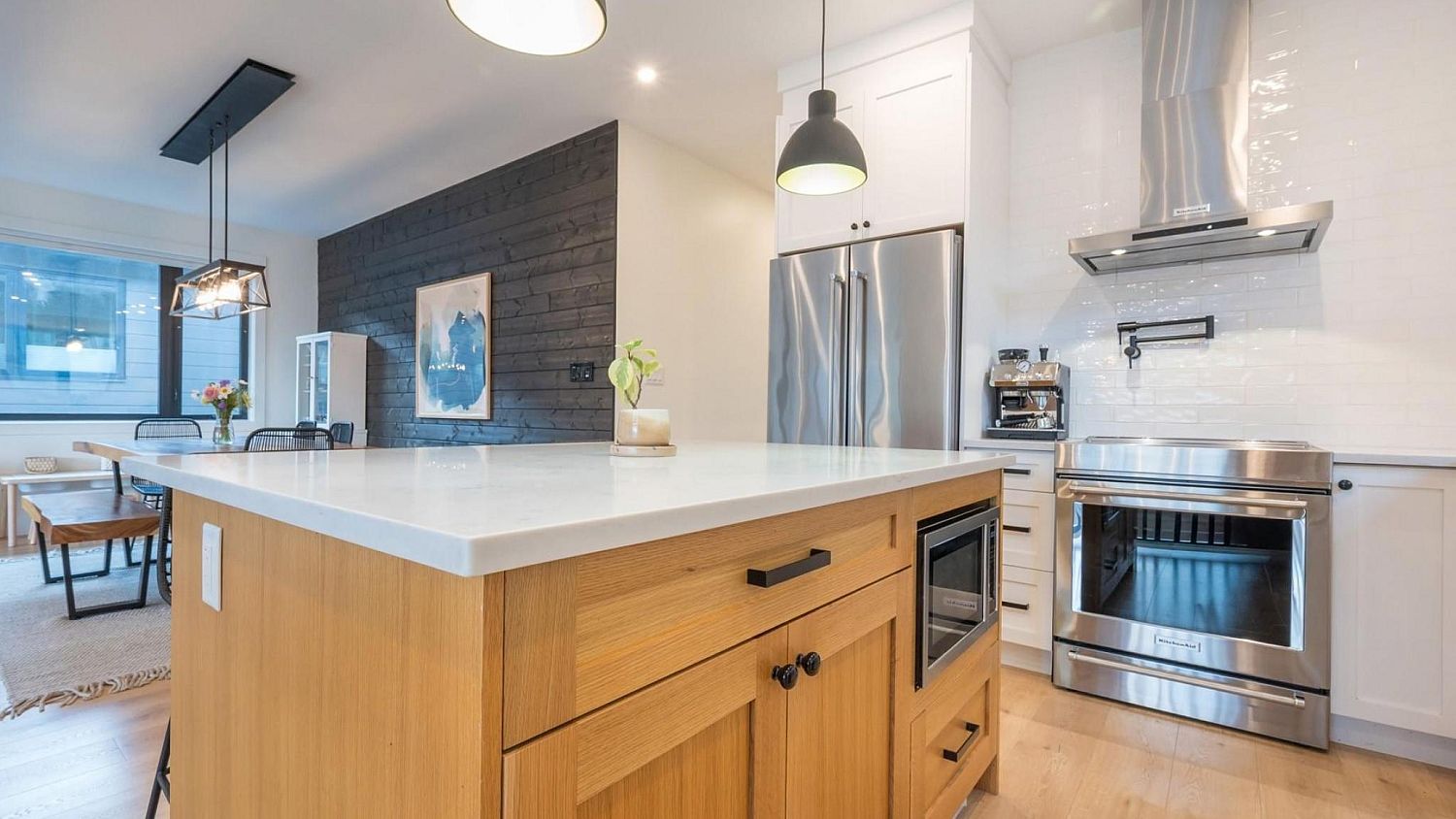 2026 Tiyata Boulevard, Pemberton