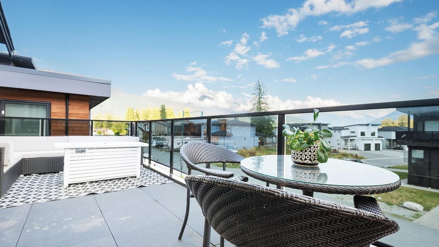 2026 Tiyata Boulevard, Pemberton