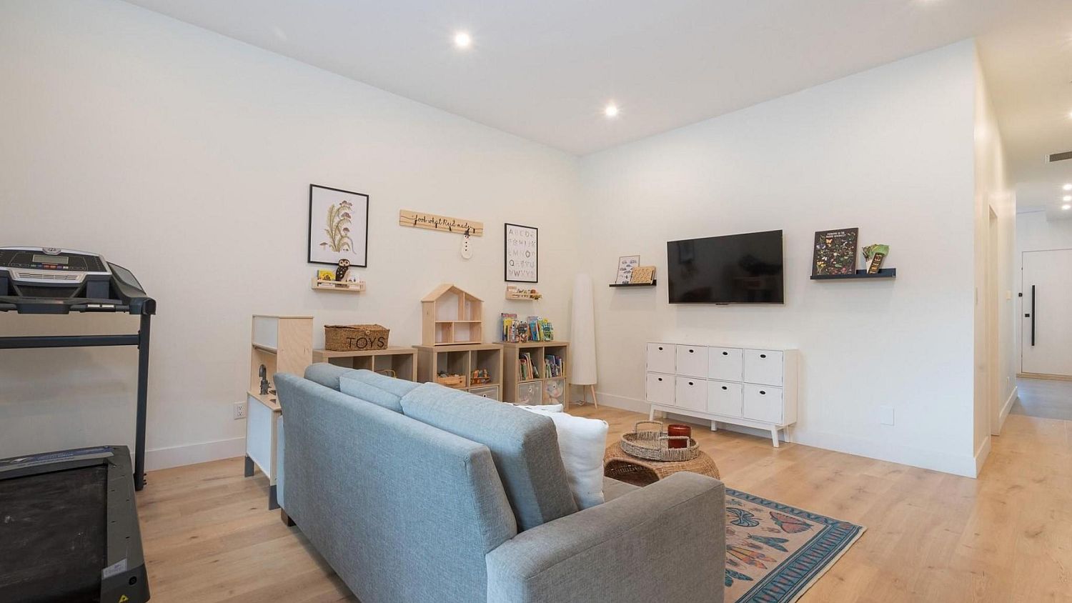 2026 Tiyata Boulevard, Pemberton