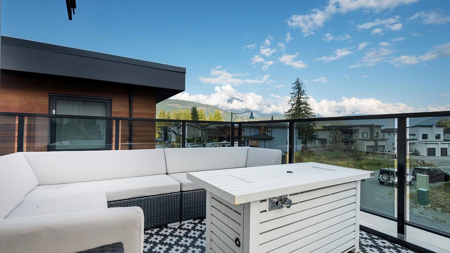 2026 Tiyata Boulevard, Pemberton