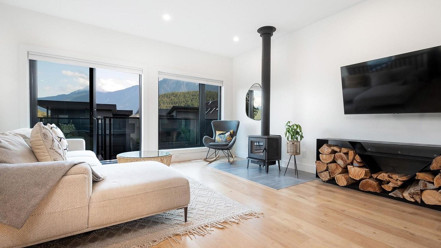 2026 Tiyata Boulevard, Pemberton