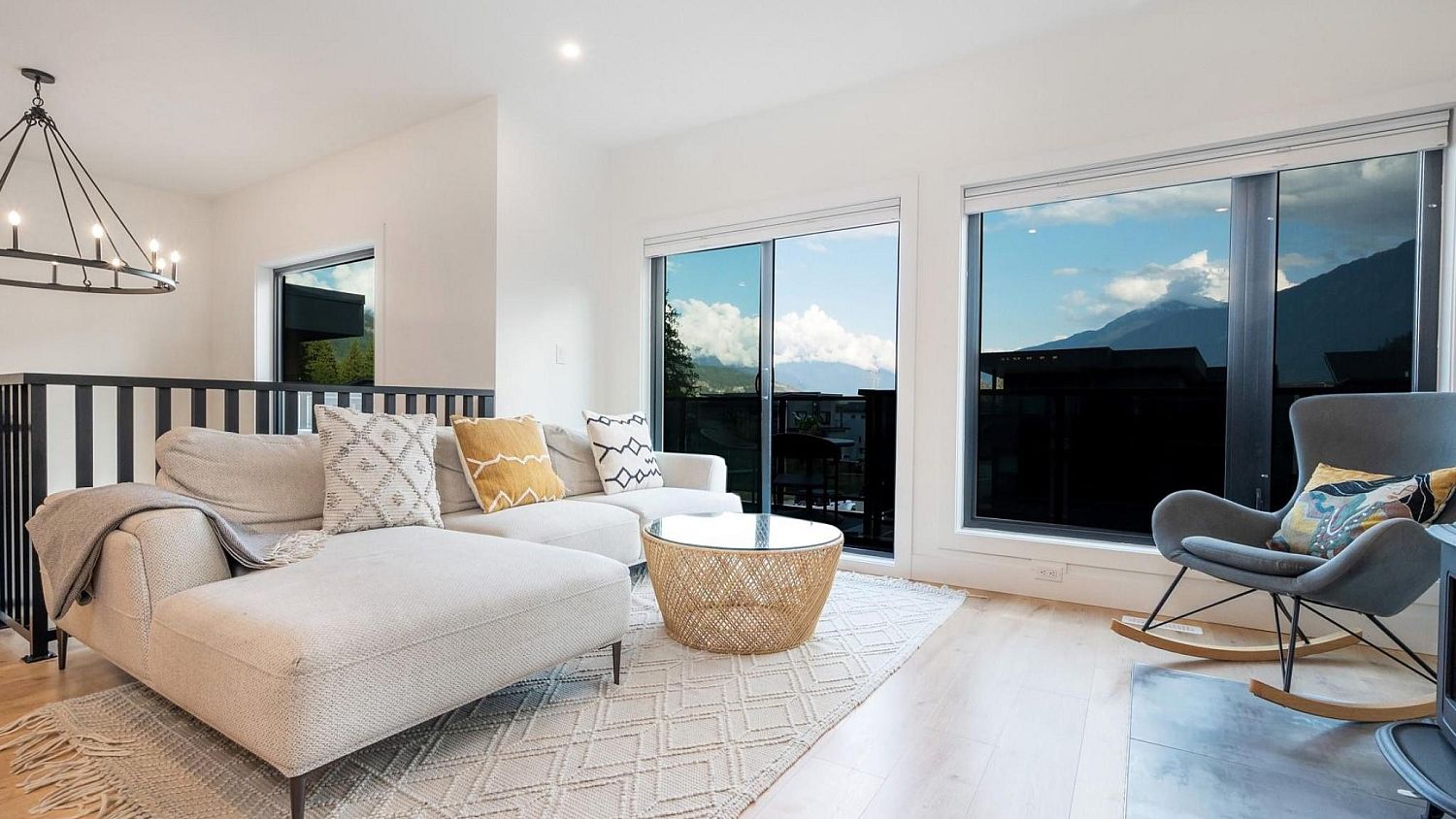 2026 Tiyata Boulevard, Pemberton