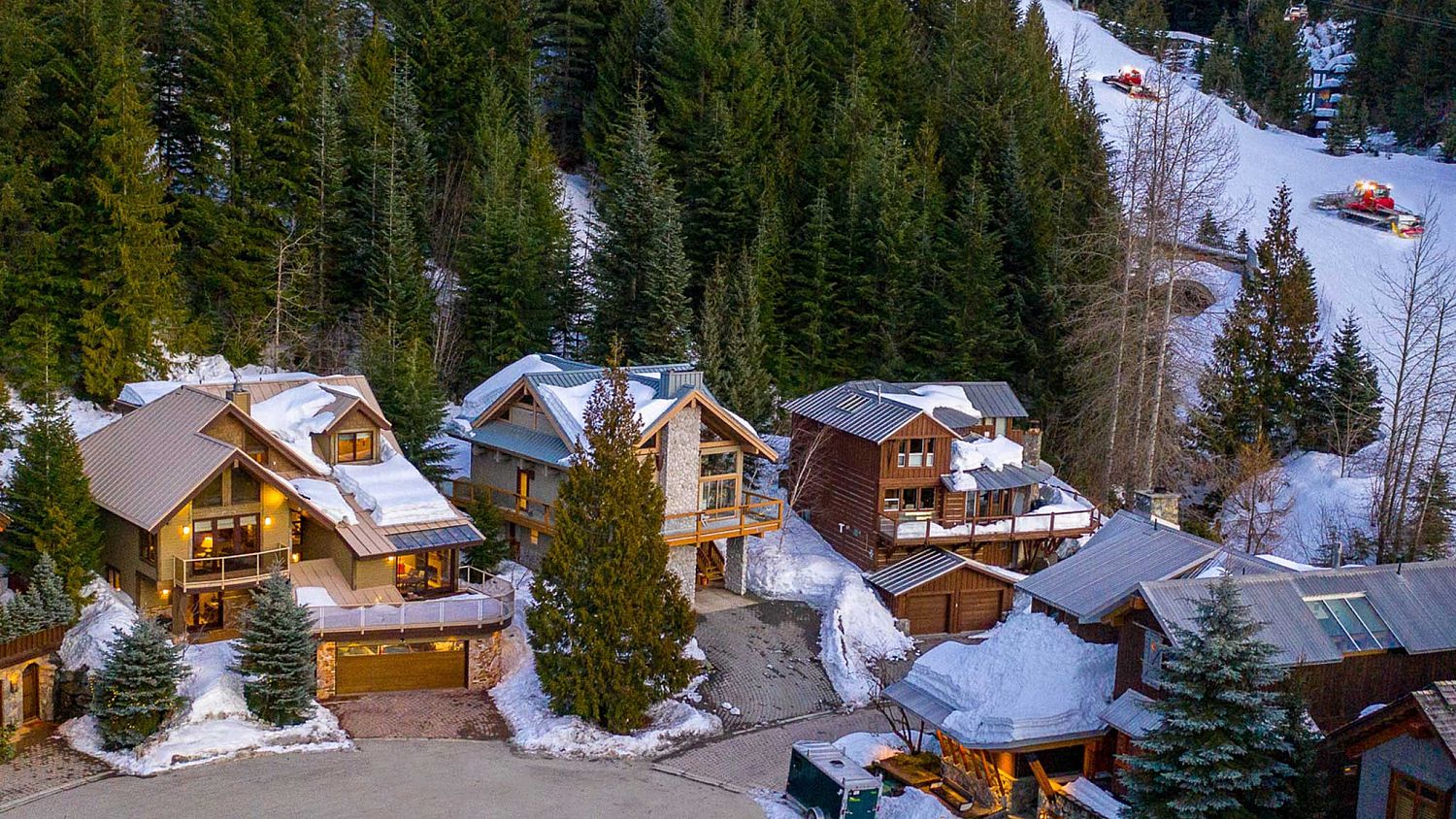 2566 Snowridge Crescent