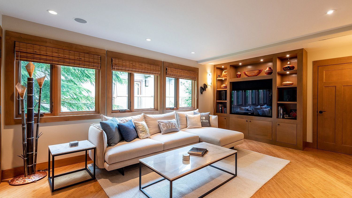 2566 Snowridge Crescent