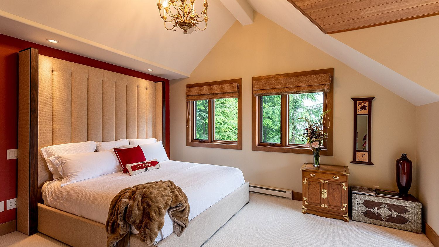 2566 Snowridge Crescent