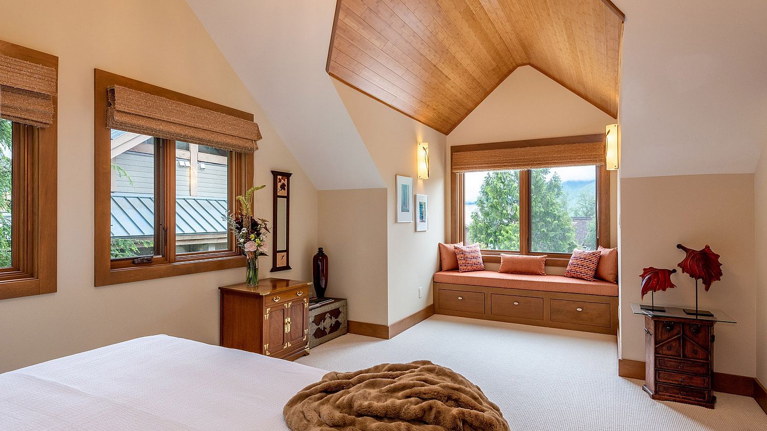 2566 Snowridge Crescent