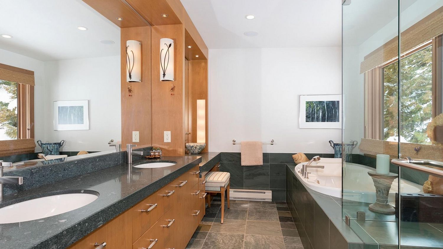 2566 Snowridge Crescent