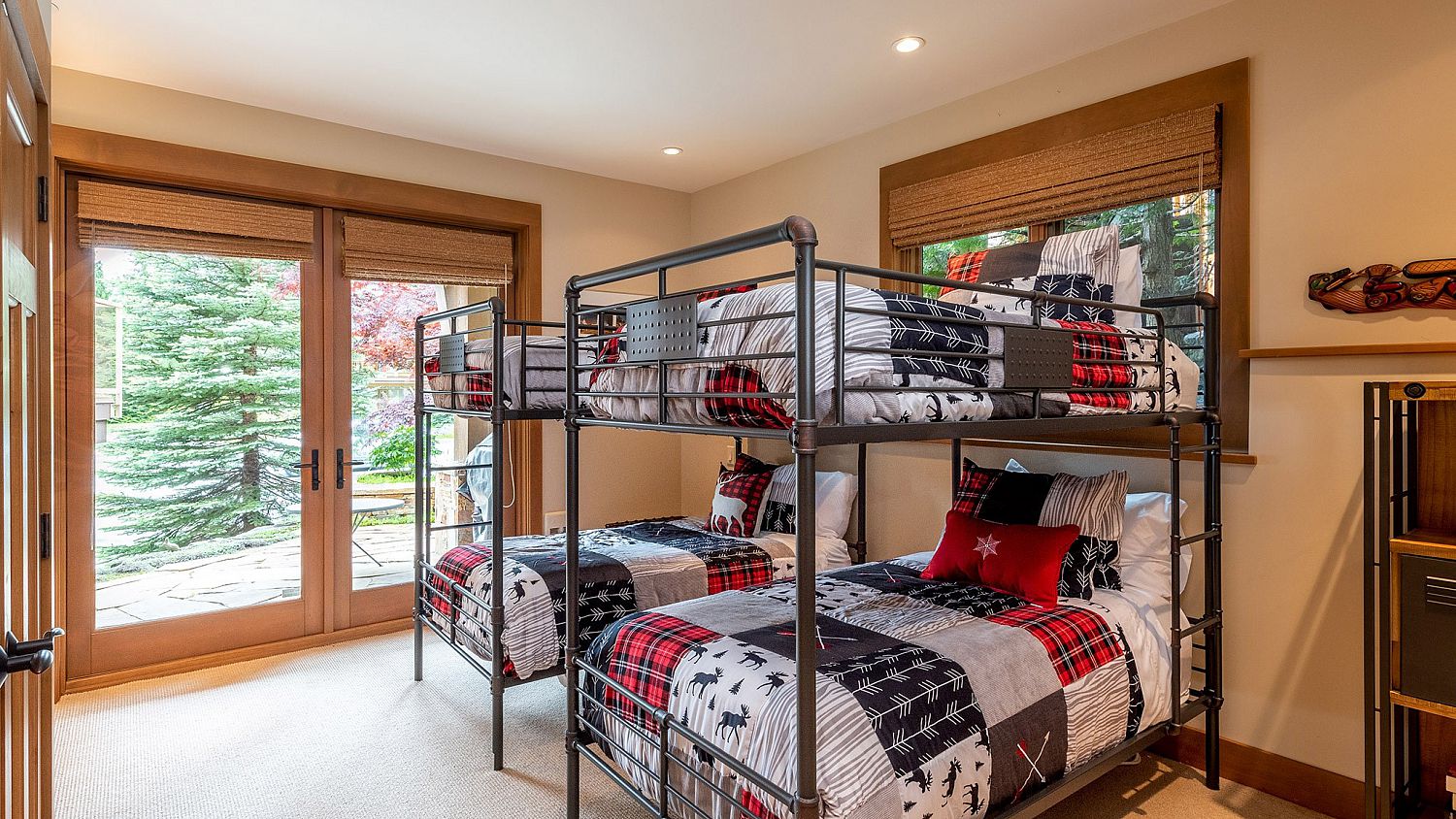 2566 Snowridge Crescent