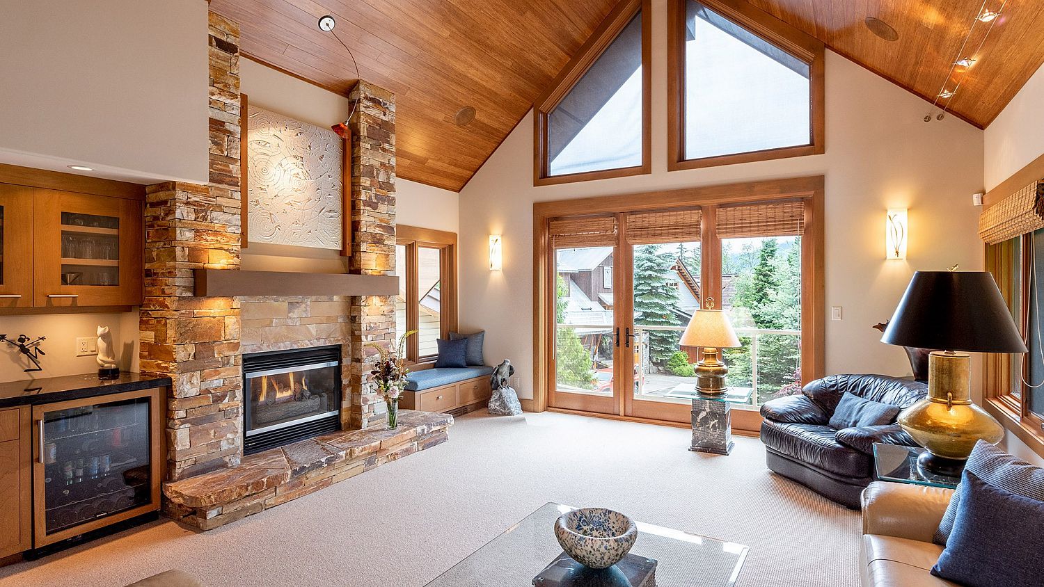 2566 Snowridge Crescent