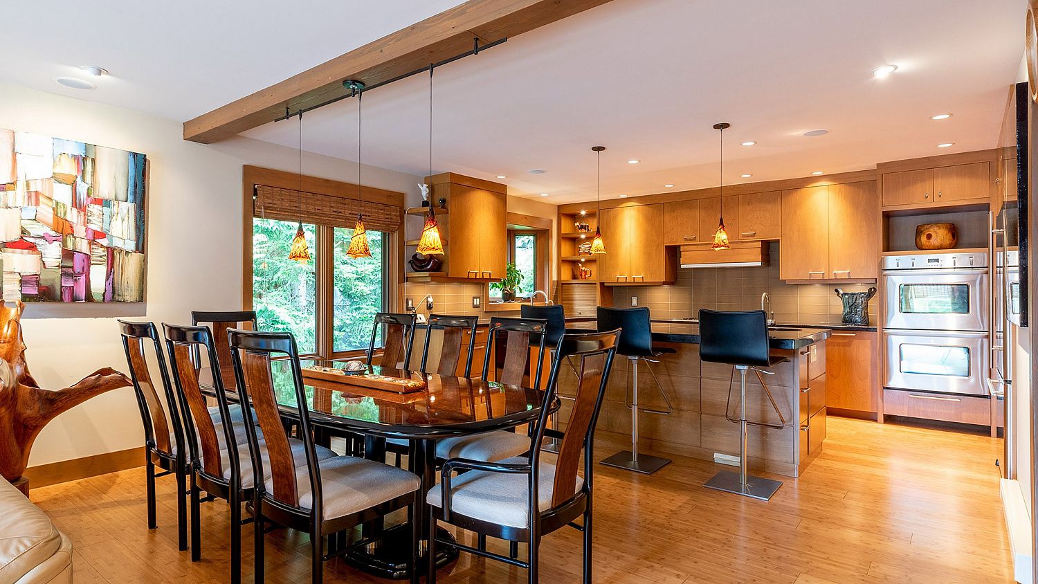 2566 Snowridge Crescent