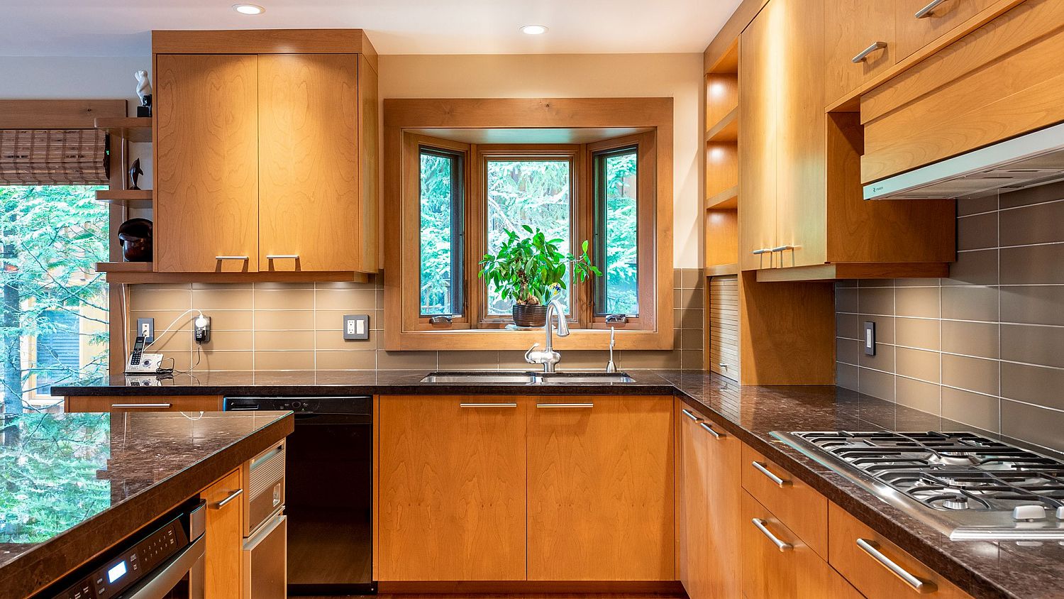 2566 Snowridge Crescent