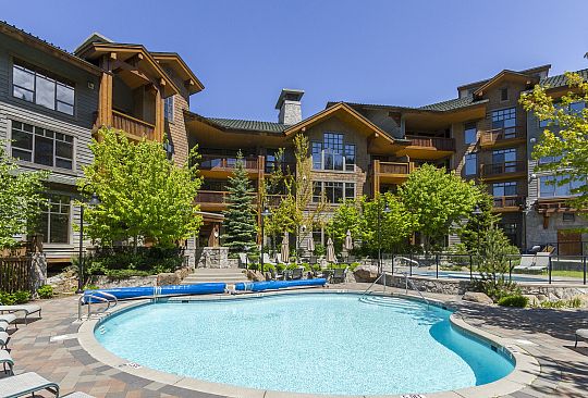 303-2202 Gondola Way Whistler BC Canada