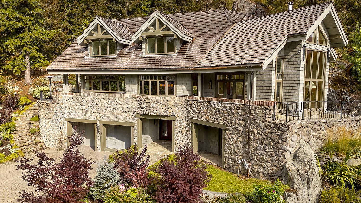 3232 Peak Drive