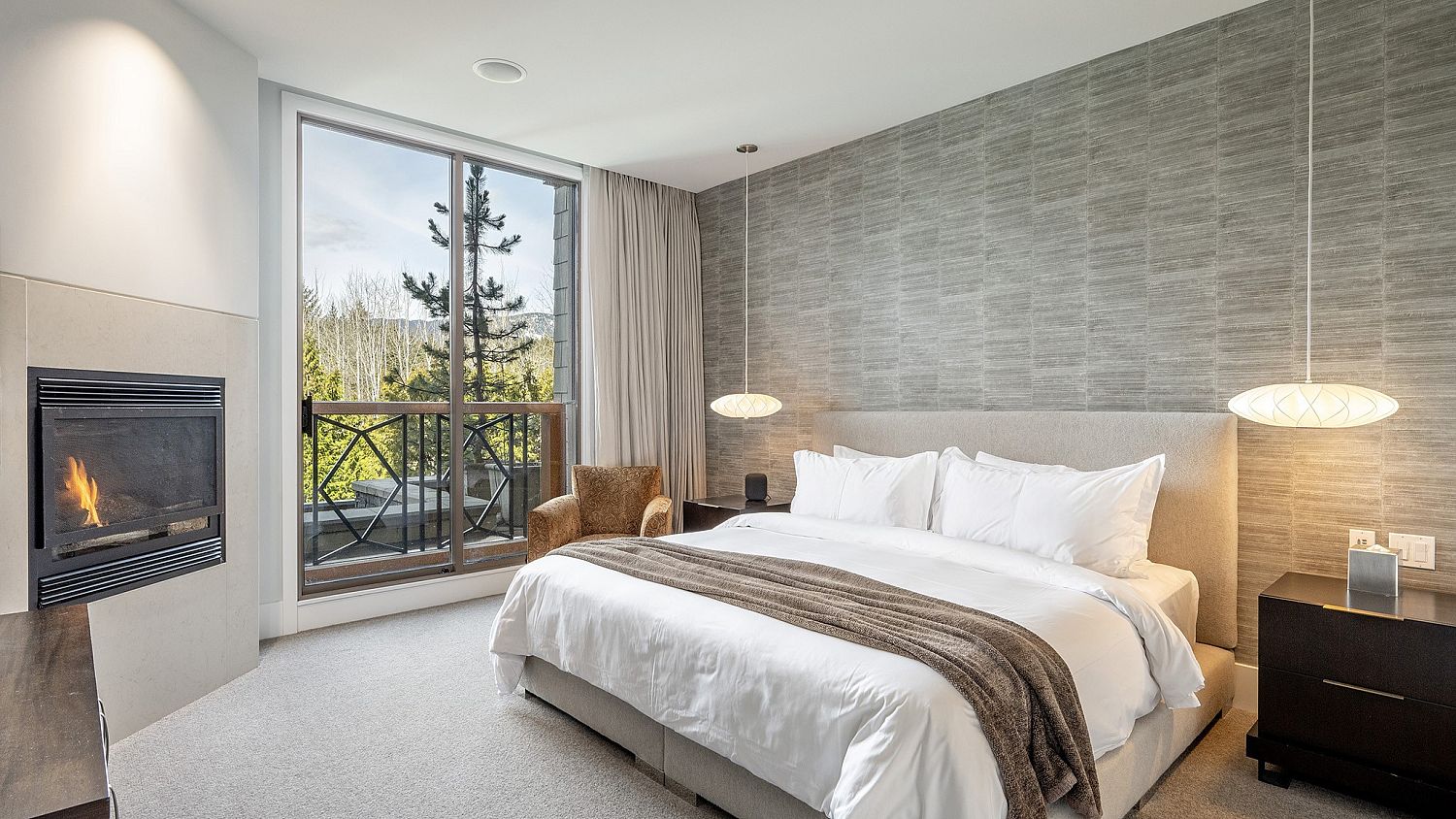 33 Four Seasons Private Residences
