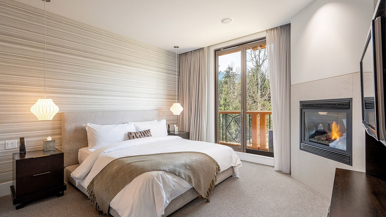 33 Four Seasons Private Residences