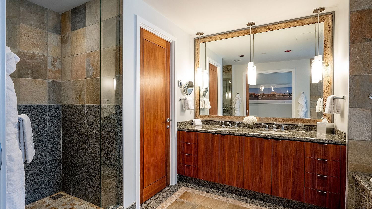 33 Four Seasons Private Residences