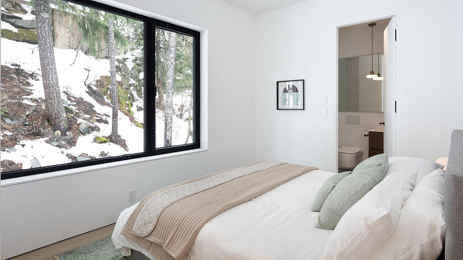 3565 Falcon Crescent