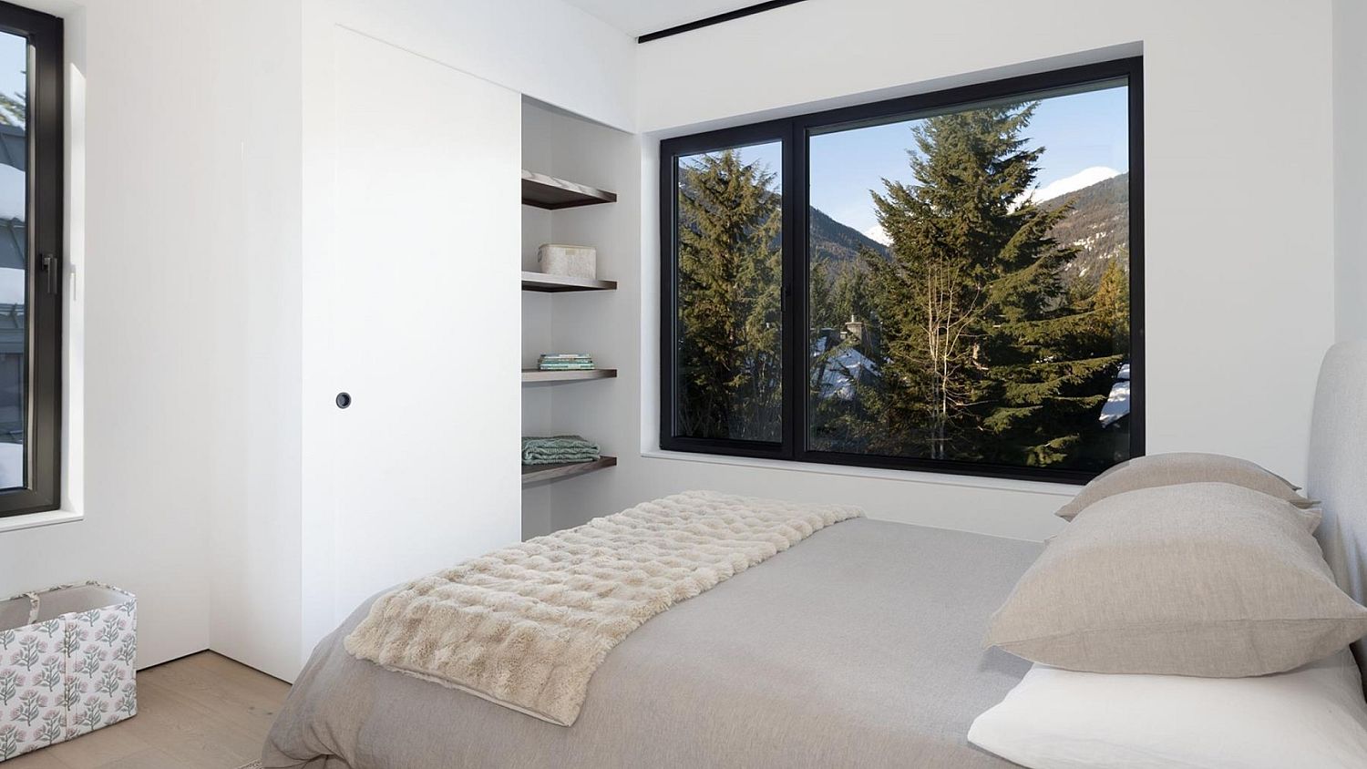 3565 Falcon Crescent