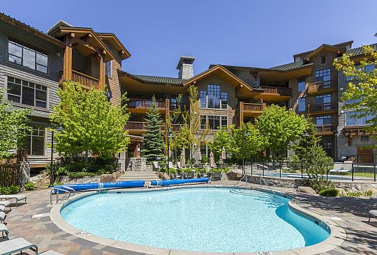 416-2202 Gondola Way Whistler BC Canada