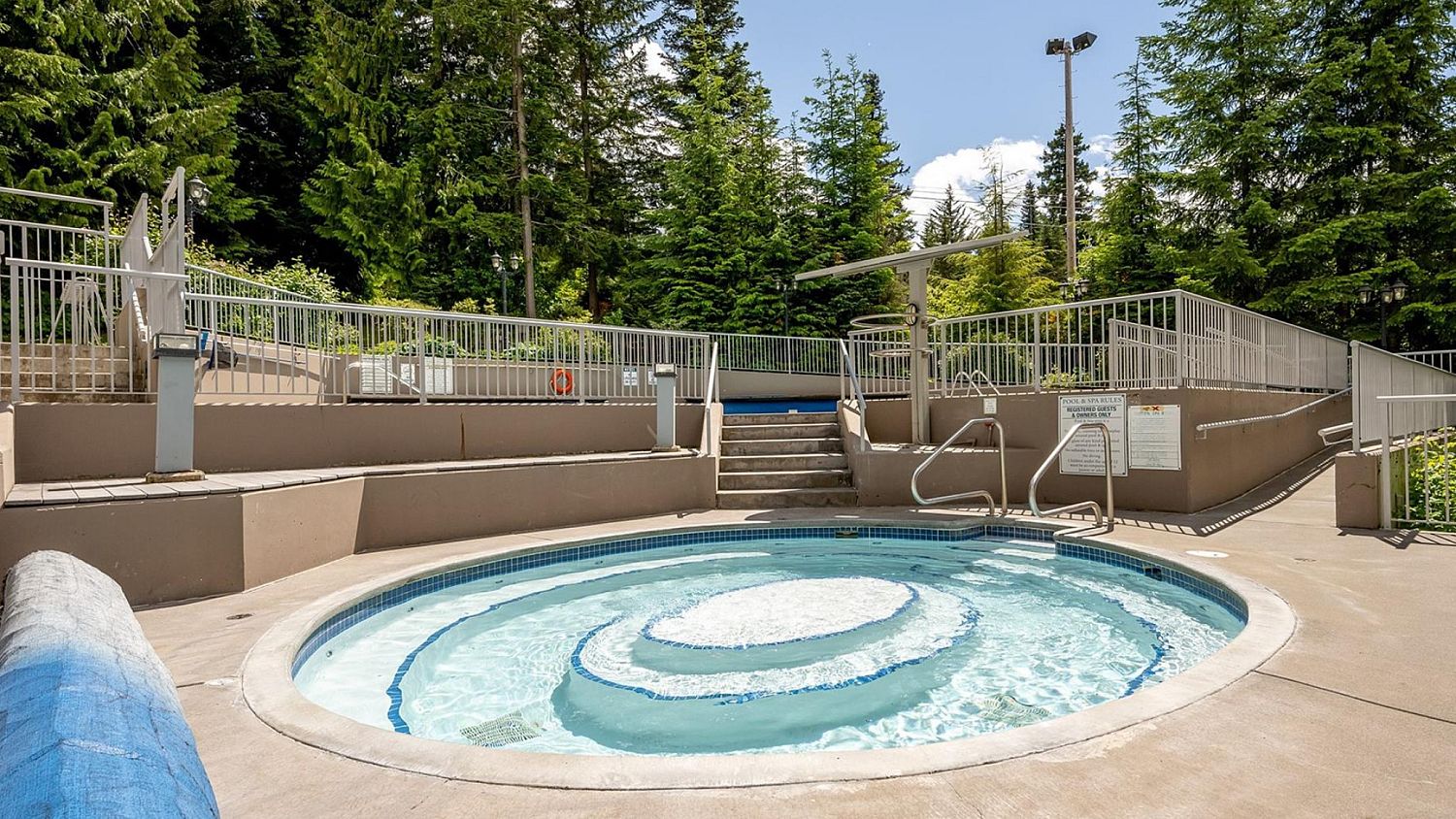 501 Woodrun Lodge