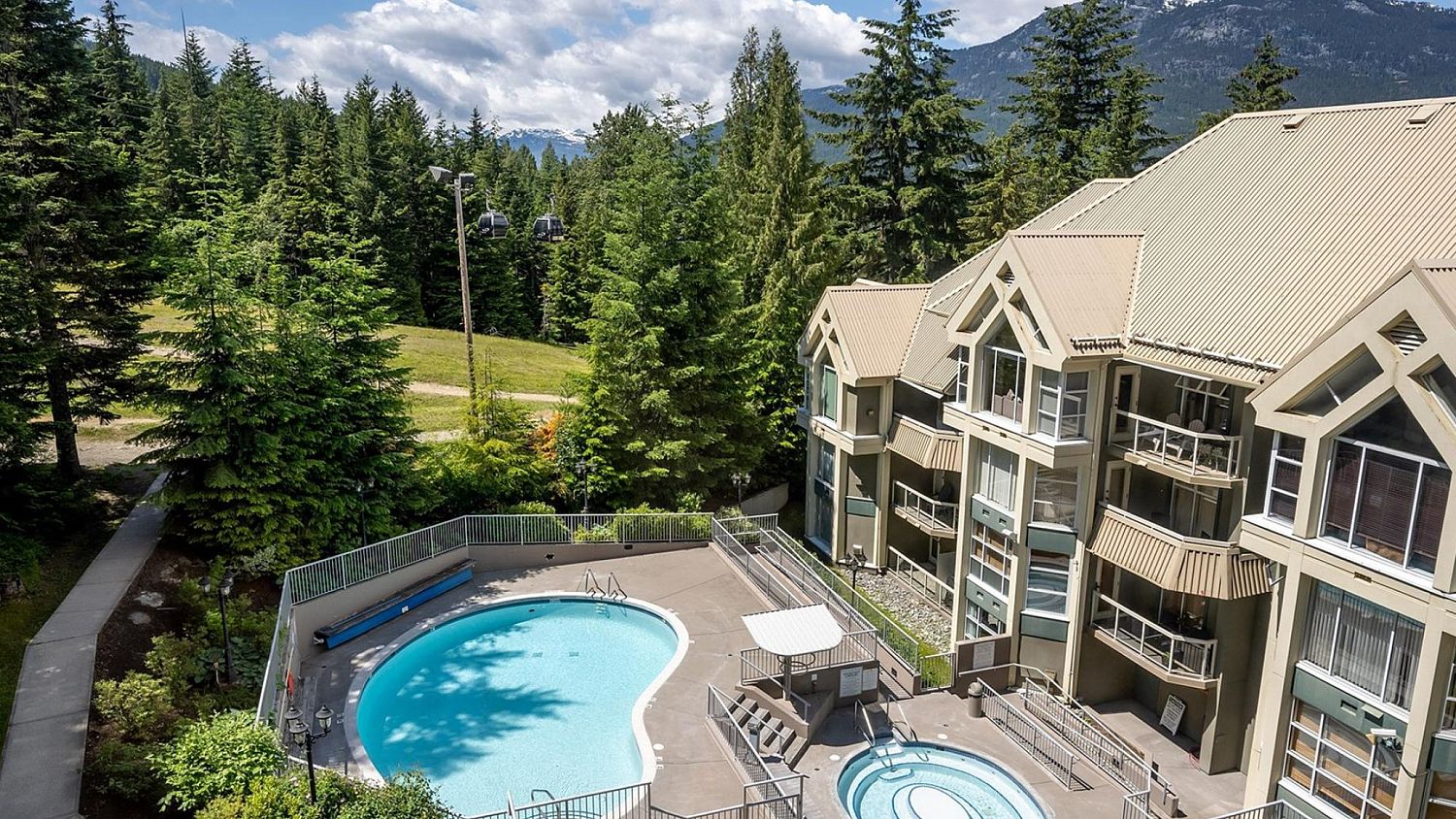 501 Woodrun Lodge