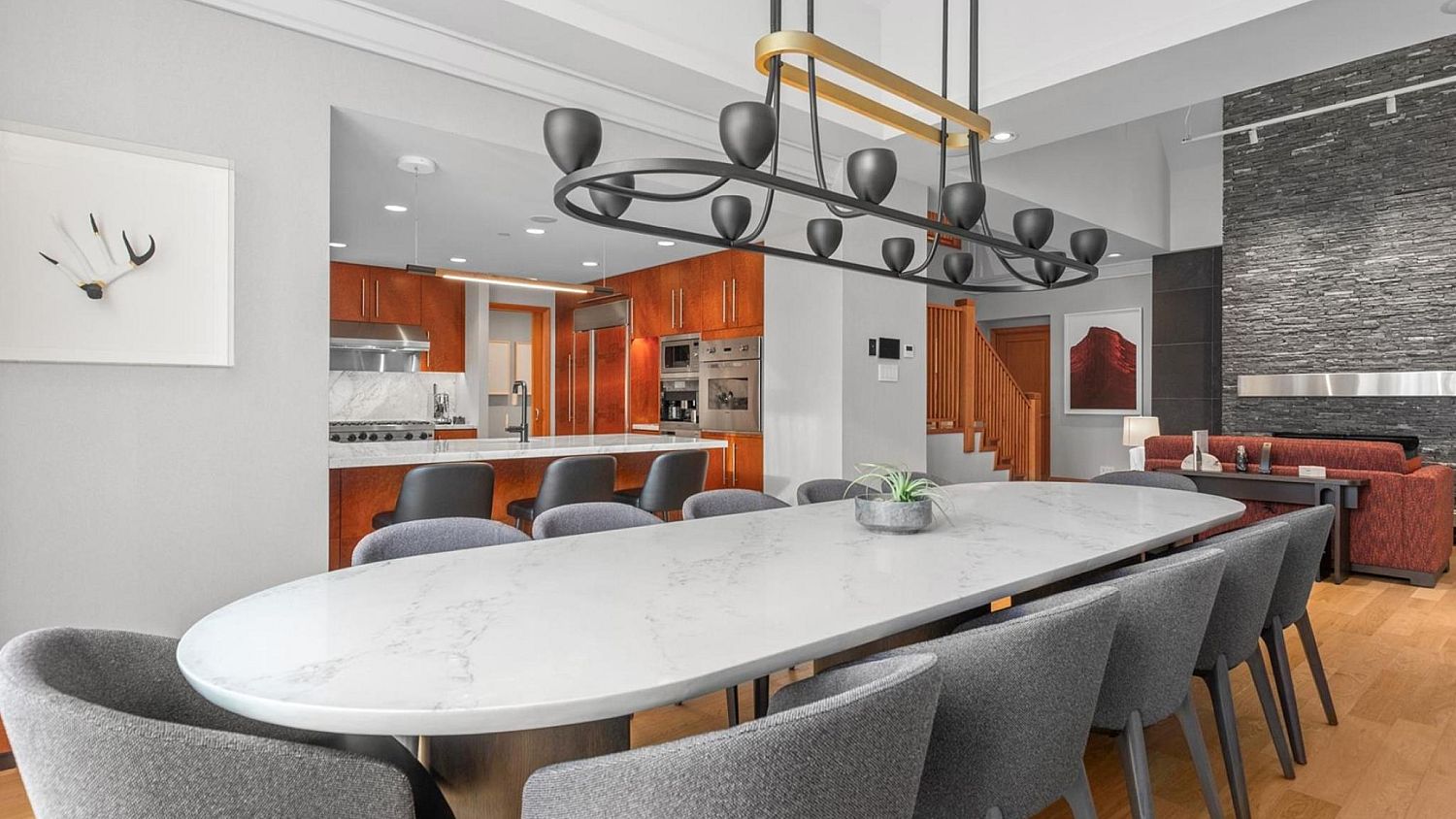 52 Four Seasons Private Residences