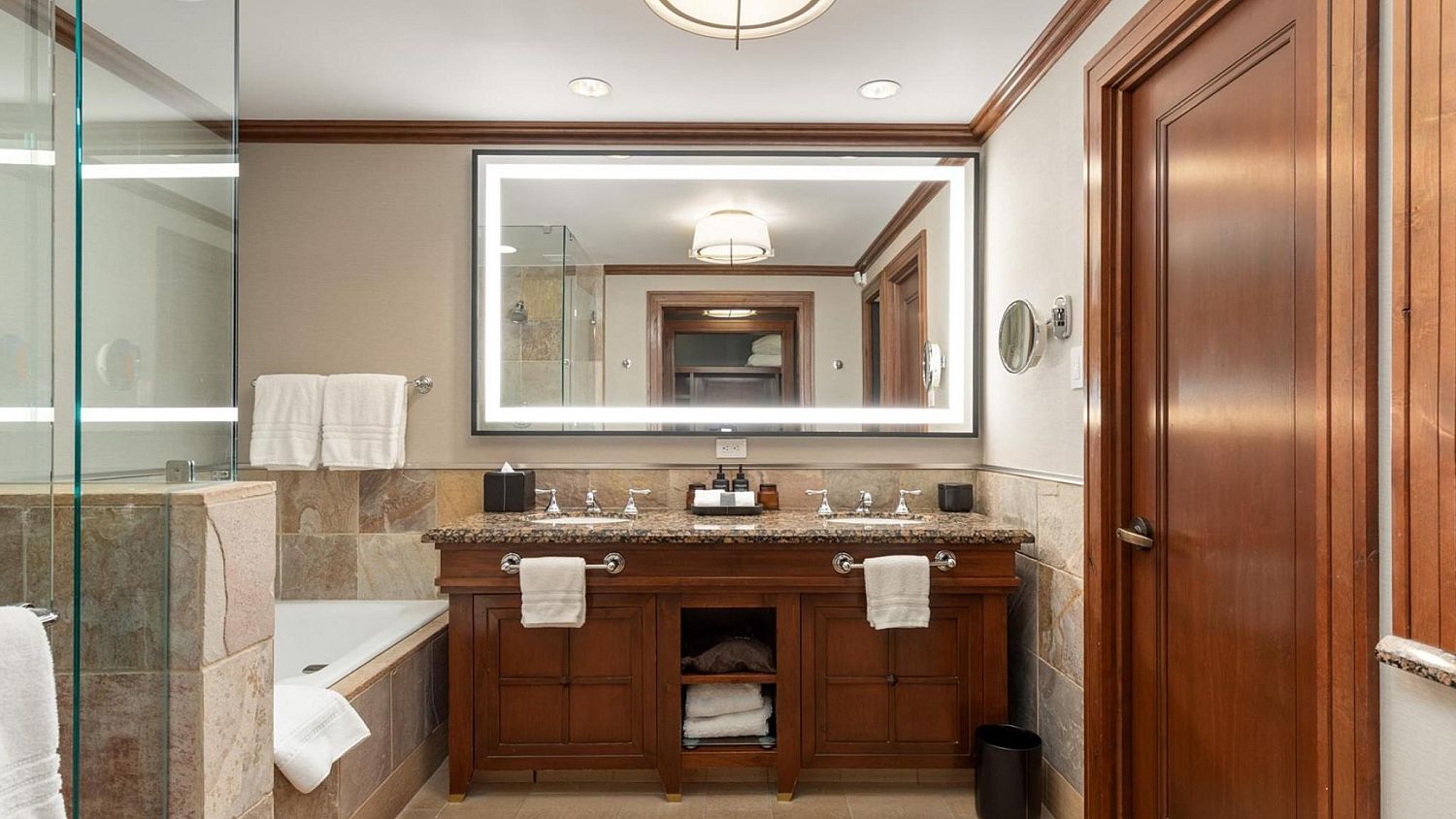 728 Four Seasons Resort