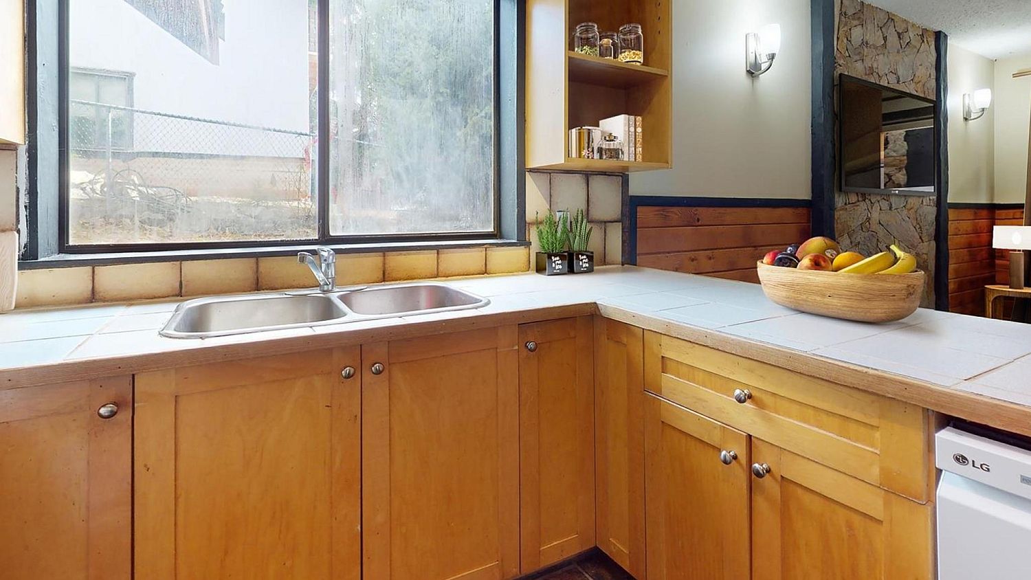 7425 Ambassador Crescent