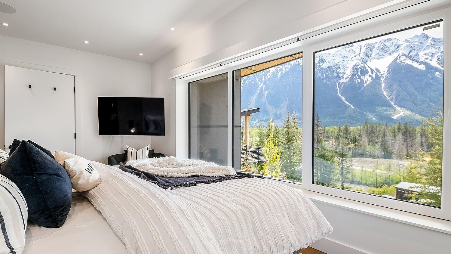 7667 Cerulean Drive, Pemberton