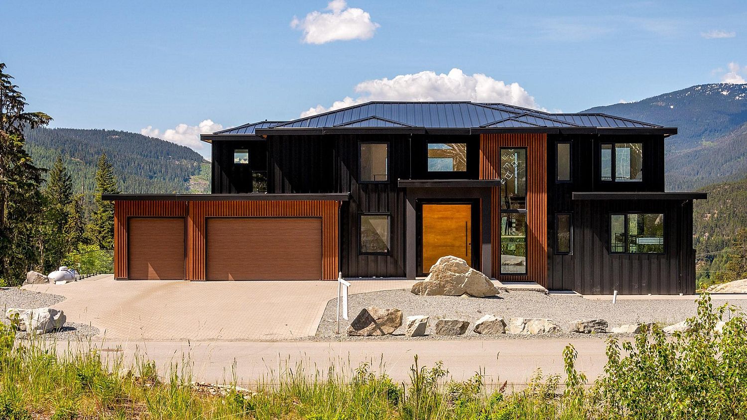 9333 Warbler Way