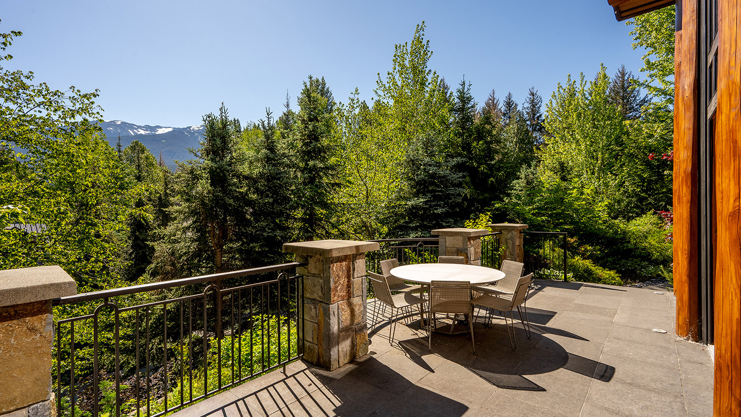 7425 Treetop Lane